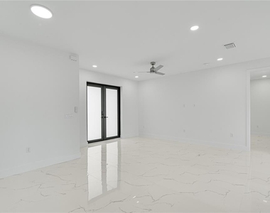 153 Australian Drive - Photo Thumbnail 8