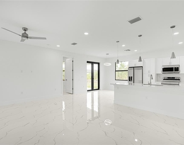 153 Australian Drive - Photo Thumbnail 13