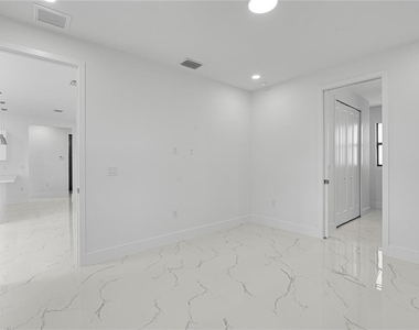 153 Australian Drive - Photo Thumbnail 22
