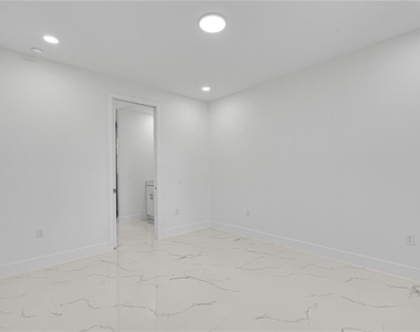 153 Australian Drive - Photo Thumbnail 31