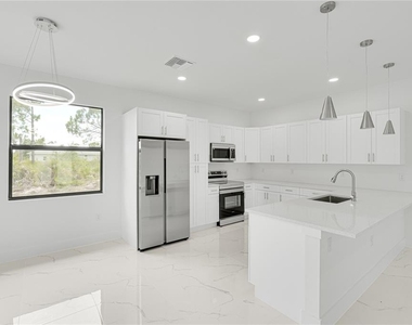 153 Australian Drive - Photo Thumbnail 11