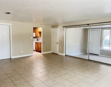 712 67th Avenue W - Photo Thumbnail 2