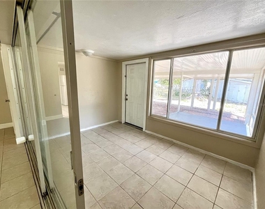 712 67th Avenue W - Photo Thumbnail 3