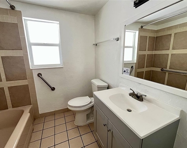 712 67th Avenue W - Photo Thumbnail 12