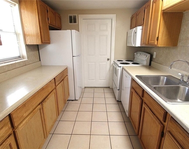 712 67th Avenue W - Photo Thumbnail 5