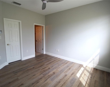 3475 Parkridge Circle - Photo Thumbnail 7