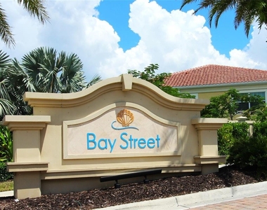 137 Navigation Circle - Photo Thumbnail 21