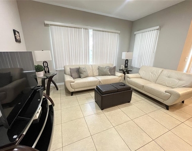 137 Navigation Circle - Photo Thumbnail 2