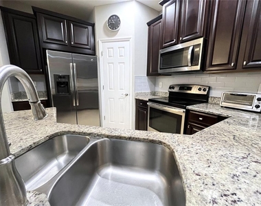137 Navigation Circle - Photo Thumbnail 8