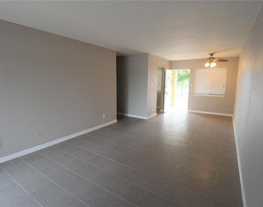 3001 Bee Ridge Road - Photo Thumbnail 3