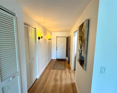 6999 W Country Club Drive N - Photo Thumbnail 5