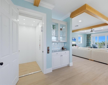 115 Aqua Lane - Photo Thumbnail 8