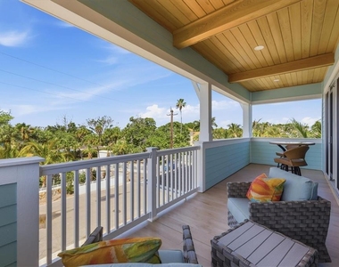 115 Aqua Lane - Photo Thumbnail 34