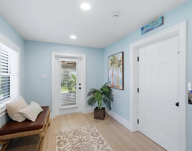 115 Aqua Lane - Photo Thumbnail 7