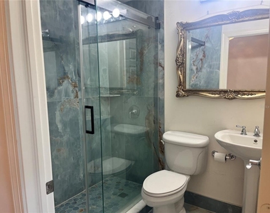 800 N Tamiami Trail - Photo Thumbnail 11