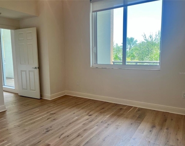 800 N Tamiami Trail - Photo Thumbnail 7
