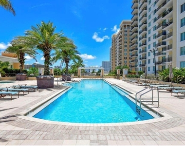 800 N Tamiami Trail - Photo Thumbnail 12