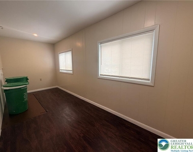 628 Hanover Avenue - Photo Thumbnail 6