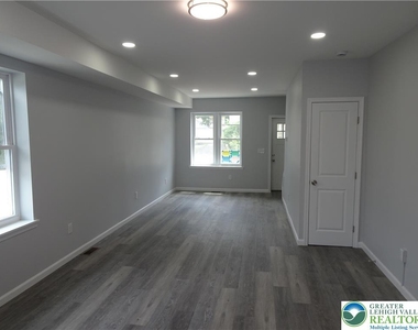 1535 E 7th Street - Photo Thumbnail 1