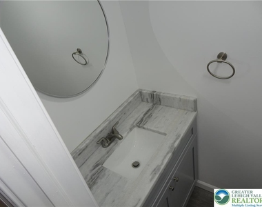1535 E 7th Street - Photo Thumbnail 5