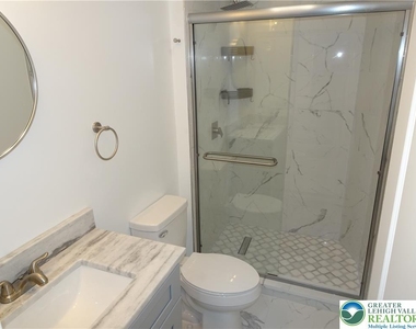 1535 E 7th Street - Photo Thumbnail 12
