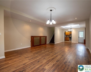 68 S Meade Street - Photo Thumbnail 5