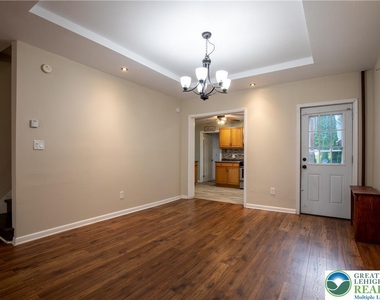 68 S Meade Street - Photo Thumbnail 10