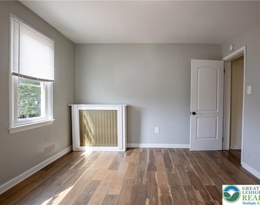 68 S Meade Street - Photo Thumbnail 25