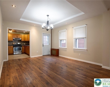 68 S Meade Street - Photo Thumbnail 9