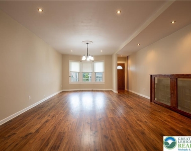 68 S Meade Street - Photo Thumbnail 8