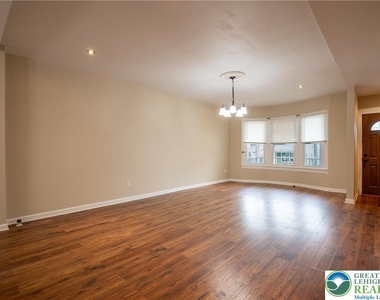 68 S Meade Street - Photo Thumbnail 7