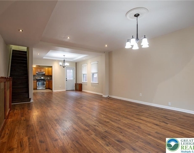 68 S Meade Street - Photo Thumbnail 4