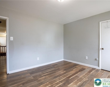 68 S Meade Street - Photo Thumbnail 23