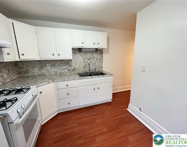 204 N 7th Street - Photo Thumbnail 6