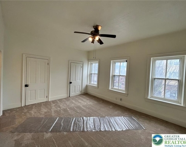 204 N 7th Street - Photo Thumbnail 3
