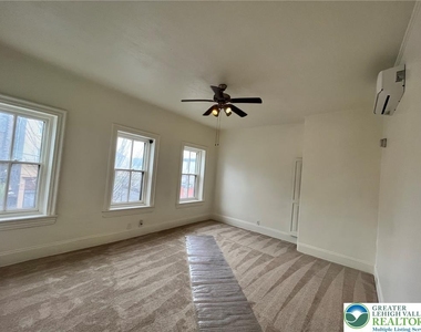 204 N 7th Street - Photo Thumbnail 2