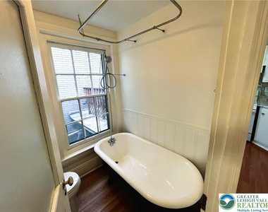 204 N 7th Street - Photo Thumbnail 8