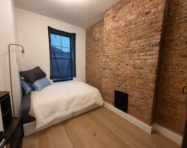 727 Knickerbocker Avenue - Photo Thumbnail 8