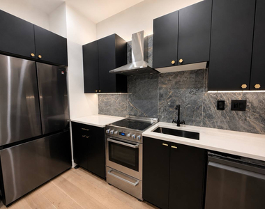 727 Knickerbocker Avenue - Photo Thumbnail 5