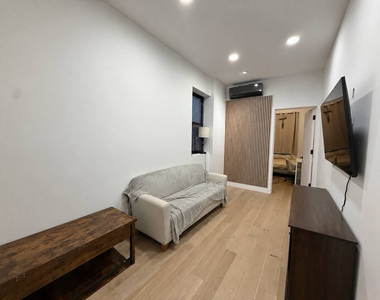 727 Knickerbocker Avenue - Photo Thumbnail 1