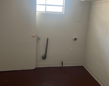 620 E Crosby Avenue - Photo Thumbnail 4