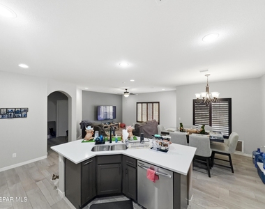 12805 Kingsbury Avenue - Photo Thumbnail 3