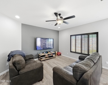 12805 Kingsbury Avenue - Photo Thumbnail 6