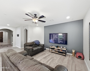 12805 Kingsbury Avenue - Photo Thumbnail 7