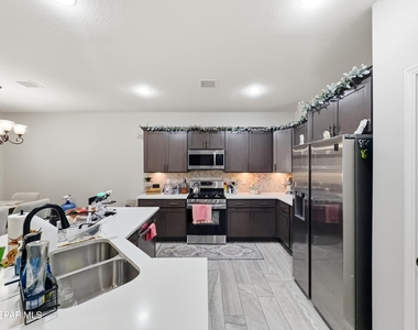 12805 Kingsbury Avenue - Photo Thumbnail 2