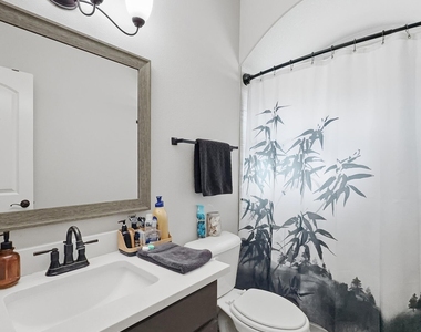 12805 Kingsbury Avenue - Photo Thumbnail 10