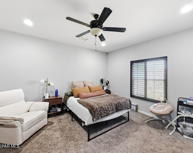 12805 Kingsbury Avenue - Photo Thumbnail 12