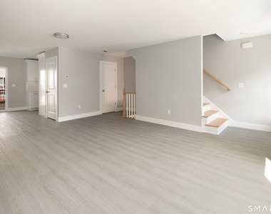 91 Taft Pointe - Photo Thumbnail 1