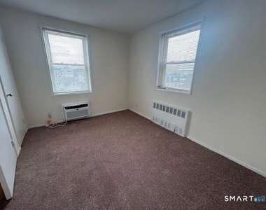 39 Glenbrook Road - Photo Thumbnail 2