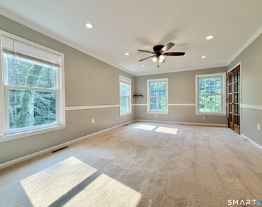 22 Hyde Park Drive - Photo Thumbnail 7